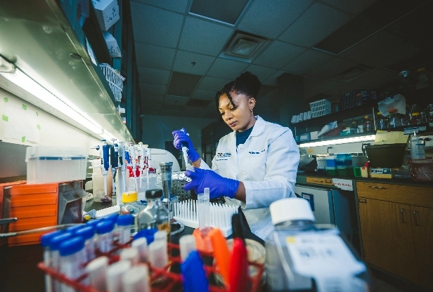 FIU student conducting her research in a lab.